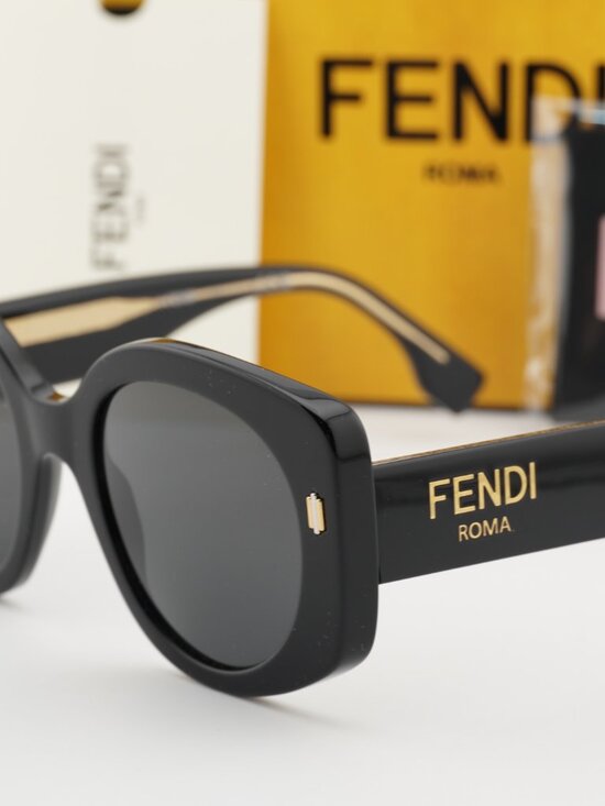Fendi FE40137I 01A Butterfly Sunglasses - Black /Grey main image 4